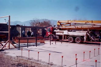 12/4 10:50 Day #4 concrete pumper arrives.  Overhead pump truck is a labor-saving convenience.  A line pump may also be used.